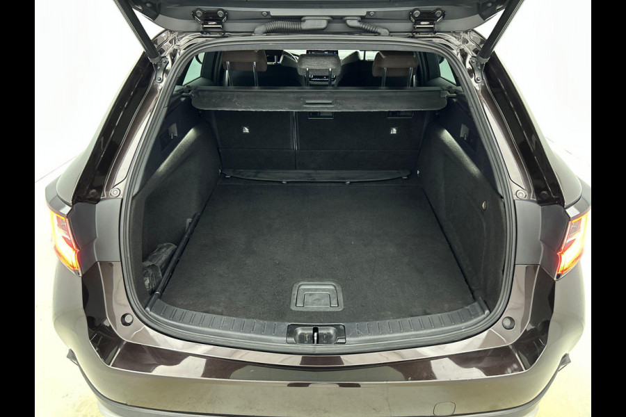 Toyota Corolla Touring Sports 2.0 Hybrid 184 pk Aut. Trek Navigatie Apple Carplay/Android Auto Camera Adaptive Cruise Control Stoelverwarming Virtual Cockpit Lichtmetalen velgen Climate Control Getinte ramen