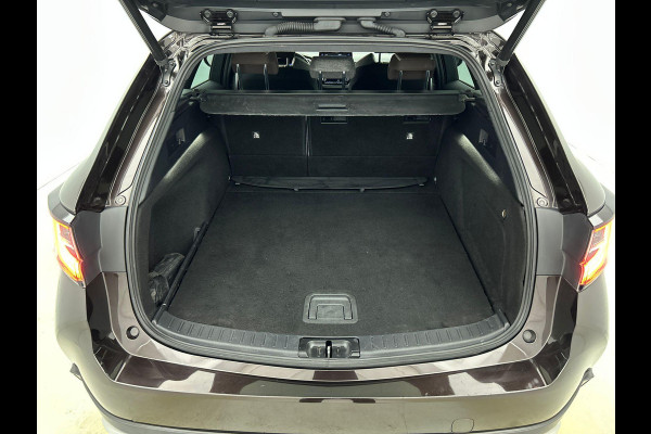 Toyota Corolla Touring Sports 2.0 Hybrid 184 pk Aut. Trek Navigatie Apple Carplay/Android Auto Camera Adaptive Cruise Control Stoelverwarming Virtual Cockpit Lichtmetalen velgen Climate Control Getinte ramen