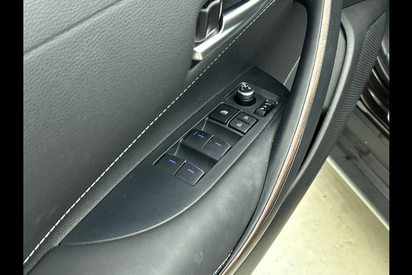 Toyota Corolla Touring Sports 2.0 Hybrid 184 pk Aut. Trek Navigatie Apple Carplay/Android Auto Camera Adaptive Cruise Control Stoelverwarming Virtual Cockpit Lichtmetalen velgen Climate Control Getinte ramen