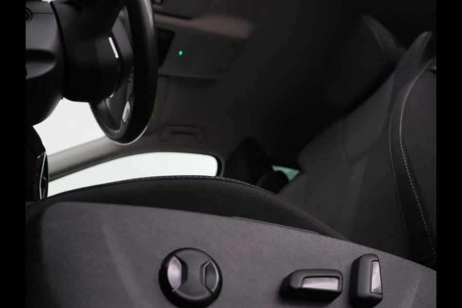 Škoda Octavia 1.5 e-TSI Business Edition | Head-Up | Stoelverwarming | Camera | Side Assist | Memory | Carplay | Navigatie | Digital Cockpit | Climate control | Cruise control | Getint glas