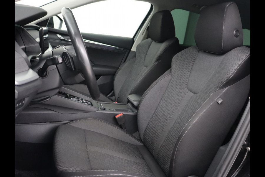Škoda Octavia 1.5 e-TSI Business Edition | Head-Up | Stoelverwarming | Camera | Side Assist | Memory | Carplay | Navigatie | Digital Cockpit | Climate control | Cruise control | Getint glas