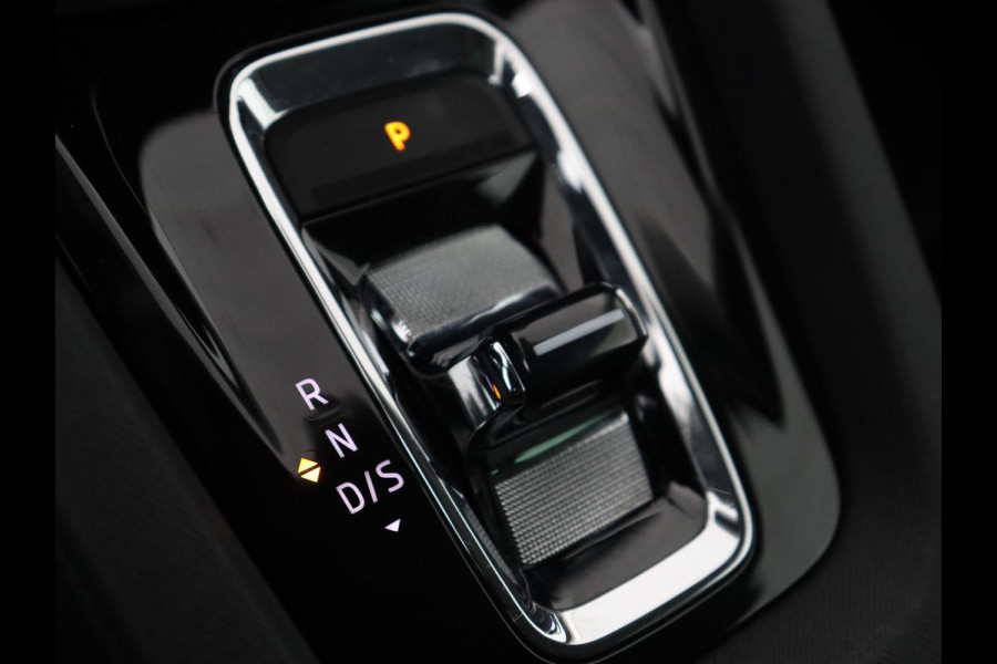 Škoda Octavia 1.5 e-TSI Business Edition | Head-Up | Stoelverwarming | Camera | Side Assist | Memory | Carplay | Navigatie | Digital Cockpit | Climate control | Cruise control | Getint glas