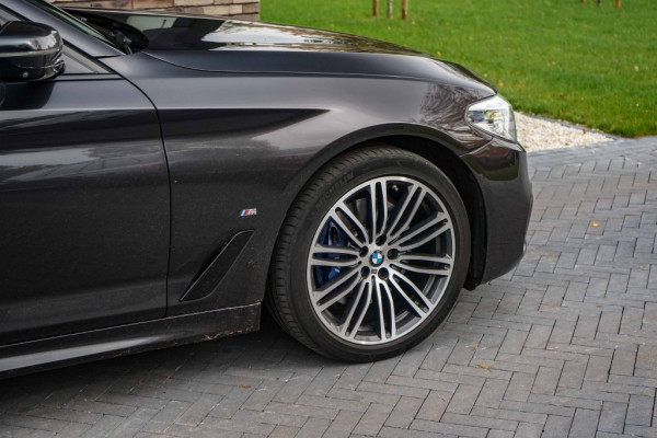 BMW 5 Serie 530e M Sport Pano/360/trkhk/Harman/Shadow