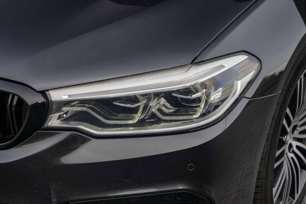 BMW 5 Serie 530e M Sport Pano/360/trkhk/Harman/Shadow