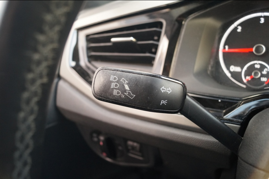 Volkswagen Polo 1.6 TDI Comfortline Executive -NAVI-PDC-ACC-CARPLAY- Volkswagen Polo 1.6 TDI Comfortline Executive -NAVI-PDC-ACC-CARPLAY-