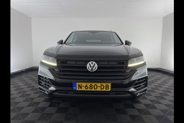 Volkswagen Touareg 3.0 TDI R-Line (INCL-BTW) Aut. *LUXURY-LEATHER | FULL-LED | BLIND-SPOT | HEATED-COMFORTSEATS | AIR-SUSPENSION | KEYLESS | CAMERA | NAVI-FULLMAP | PRIVACY-GLASS | ADAPTIVE-CRUISE |  SHIFT-PADDLES | TOWBAR*