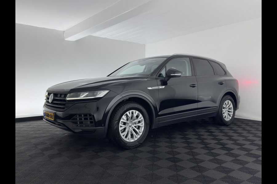 Volkswagen Touareg 3.0 TDI R-Line (INCL-BTW) Aut. *LUXURY-LEATHER | FULL-LED | BLIND-SPOT | HEATED-COMFORTSEATS | AIR-SUSPENSION | KEYLESS | CAMERA | NAVI-FULLMAP | PRIVACY-GLASS | ADAPTIVE-CRUISE |  SHIFT-PADDLES | TOWBAR*