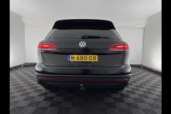 Volkswagen Touareg 3.0 TDI R-Line (INCL-BTW) Aut. *LUXURY-LEATHER | FULL-LED | BLIND-SPOT | HEATED-COMFORTSEATS | AIR-SUSPENSION | KEYLESS | CAMERA | NAVI-FULLMAP | PRIVACY-GLASS | ADAPTIVE-CRUISE |  SHIFT-PADDLES | TOWBAR*