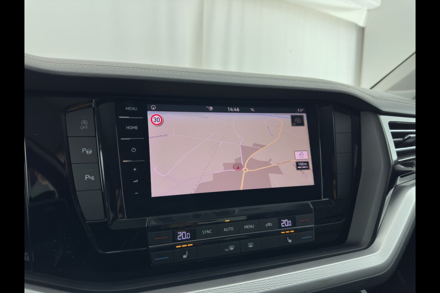 Volkswagen Touareg 3.0 TDI R-Line (INCL-BTW) Aut. *LUXURY-LEATHER | FULL-LED | BLIND-SPOT | HEATED-COMFORTSEATS | AIR-SUSPENSION | KEYLESS | CAMERA | NAVI-FULLMAP | PRIVACY-GLASS | ADAPTIVE-CRUISE |  SHIFT-PADDLES | TOWBAR*