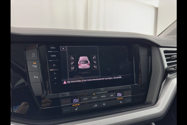 Volkswagen Touareg 3.0 TDI R-Line (INCL-BTW) Aut. *LUXURY-LEATHER | FULL-LED | BLIND-SPOT | HEATED-COMFORTSEATS | AIR-SUSPENSION | KEYLESS | CAMERA | NAVI-FULLMAP | PRIVACY-GLASS | ADAPTIVE-CRUISE |  SHIFT-PADDLES | TOWBAR*