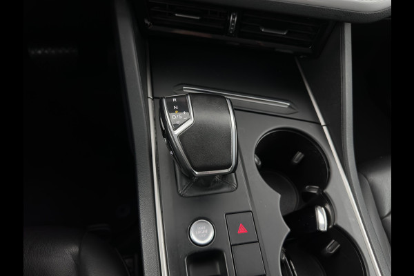 Volkswagen Touareg 3.0 TDI R-Line (INCL-BTW) Aut. *LUXURY-LEATHER | FULL-LED | BLIND-SPOT | HEATED-COMFORTSEATS | AIR-SUSPENSION | KEYLESS | CAMERA | NAVI-FULLMAP | PRIVACY-GLASS | ADAPTIVE-CRUISE |  SHIFT-PADDLES | TOWBAR*