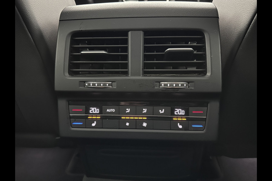 Volkswagen Touareg 3.0 TDI R-Line (INCL-BTW) Aut. *LUXURY-LEATHER | FULL-LED | BLIND-SPOT | HEATED-COMFORTSEATS | AIR-SUSPENSION | KEYLESS | CAMERA | NAVI-FULLMAP | PRIVACY-GLASS | ADAPTIVE-CRUISE |  SHIFT-PADDLES | TOWBAR*