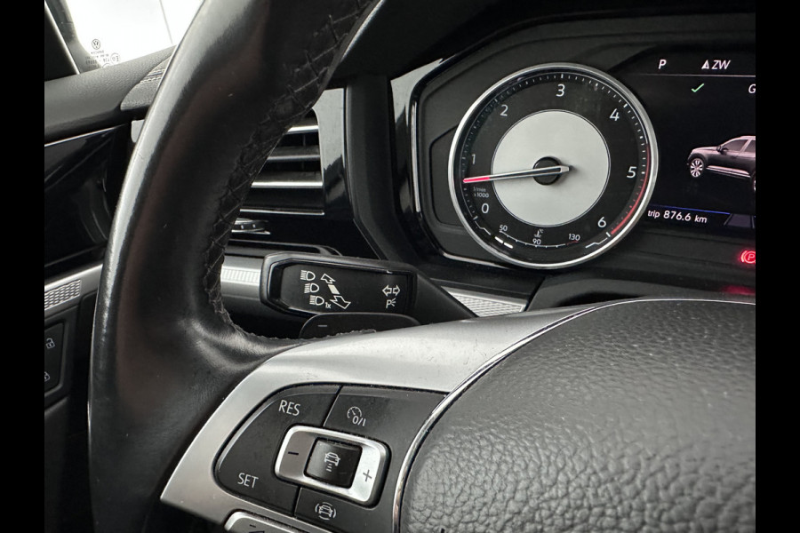 Volkswagen Touareg 3.0 TDI R-Line (INCL-BTW) Aut. *LUXURY-LEATHER | FULL-LED | BLIND-SPOT | HEATED-COMFORTSEATS | AIR-SUSPENSION | KEYLESS | CAMERA | NAVI-FULLMAP | PRIVACY-GLASS | ADAPTIVE-CRUISE |  SHIFT-PADDLES | TOWBAR*