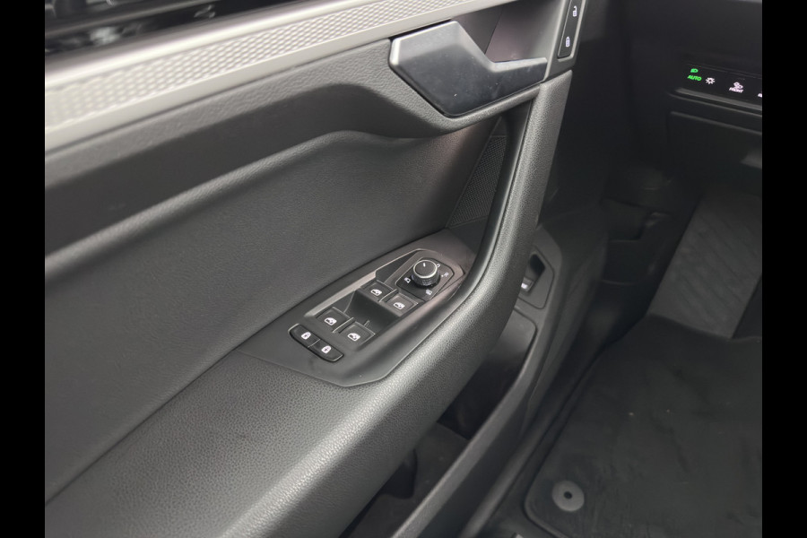 Volkswagen Touareg 3.0 TDI R-Line (INCL-BTW) Aut. *LUXURY-LEATHER | FULL-LED | BLIND-SPOT | HEATED-COMFORTSEATS | AIR-SUSPENSION | KEYLESS | CAMERA | NAVI-FULLMAP | PRIVACY-GLASS | ADAPTIVE-CRUISE |  SHIFT-PADDLES | TOWBAR*