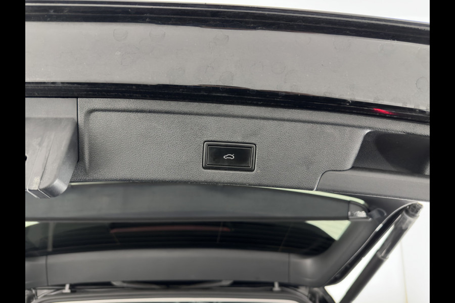 Volkswagen Touareg 3.0 TDI R-Line (INCL-BTW) Aut. *LUXURY-LEATHER | FULL-LED | BLIND-SPOT | HEATED-COMFORTSEATS | AIR-SUSPENSION | KEYLESS | CAMERA | NAVI-FULLMAP | PRIVACY-GLASS | ADAPTIVE-CRUISE |  SHIFT-PADDLES | TOWBAR*