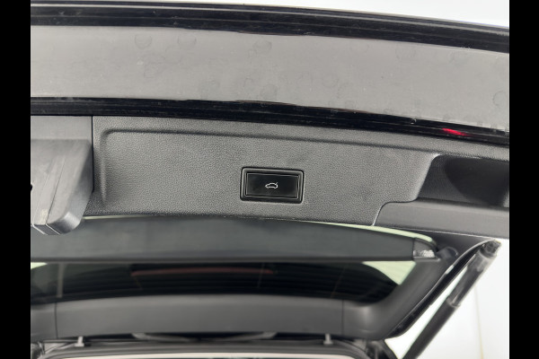 Volkswagen Touareg 3.0 TDI R-Line (INCL-BTW) Aut. *LUXURY-LEATHER | FULL-LED | BLIND-SPOT | HEATED-COMFORTSEATS | AIR-SUSPENSION | KEYLESS | CAMERA | NAVI-FULLMAP | PRIVACY-GLASS | ADAPTIVE-CRUISE |  SHIFT-PADDLES | TOWBAR*