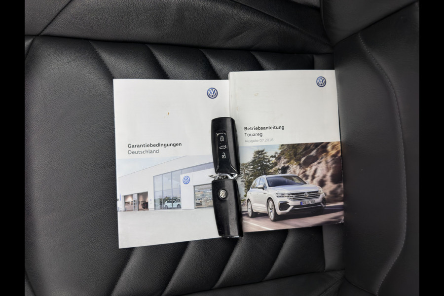Volkswagen Touareg 3.0 TDI R-Line (INCL-BTW) Aut. *LUXURY-LEATHER | FULL-LED | BLIND-SPOT | HEATED-COMFORTSEATS | AIR-SUSPENSION | KEYLESS | CAMERA | NAVI-FULLMAP | PRIVACY-GLASS | ADAPTIVE-CRUISE |  SHIFT-PADDLES | TOWBAR*