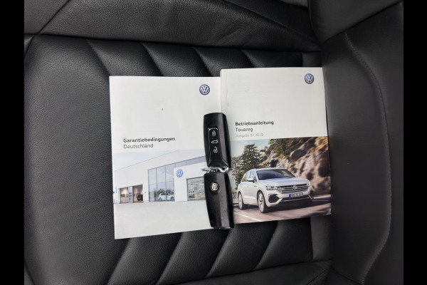 Volkswagen Touareg 3.0 TDI R-Line (INCL-BTW) Aut. *LUXURY-LEATHER | FULL-LED | BLIND-SPOT | HEATED-COMFORTSEATS | AIR-SUSPENSION | KEYLESS | CAMERA | NAVI-FULLMAP | PRIVACY-GLASS | ADAPTIVE-CRUISE |  SHIFT-PADDLES | TOWBAR*