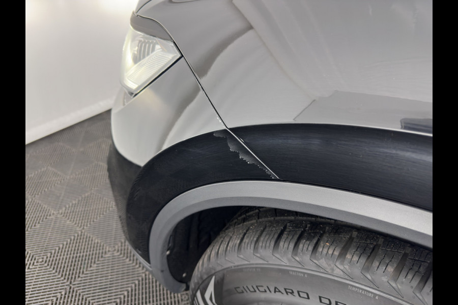 Volkswagen Touareg 3.0 TDI R-Line (INCL-BTW) Aut. *LUXURY-LEATHER | FULL-LED | BLIND-SPOT | HEATED-COMFORTSEATS | AIR-SUSPENSION | KEYLESS | CAMERA | NAVI-FULLMAP | PRIVACY-GLASS | ADAPTIVE-CRUISE |  SHIFT-PADDLES | TOWBAR*