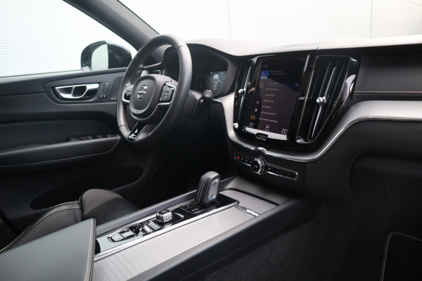 Volvo XC60 2.0 Recharge T6 AWD R-Design Panorama dak / Head-Up / Harman Kardon / 360 camera / Adaptieve cruise /