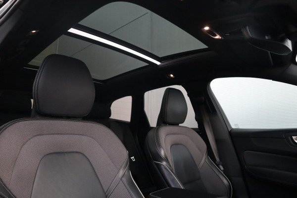 Volvo XC60 2.0 Recharge T6 AWD R-Design Panorama dak / Head-Up / Harman Kardon / 360 camera / Adaptieve cruise /