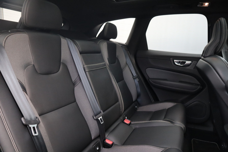 Volvo XC60 2.0 Recharge T6 AWD R-Design Panorama dak / Head-Up / Harman Kardon / 360 camera / Adaptieve cruise /