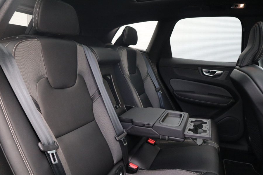 Volvo XC60 2.0 Recharge T6 AWD R-Design Panorama dak / Head-Up / Harman Kardon / 360 camera / Adaptieve cruise /