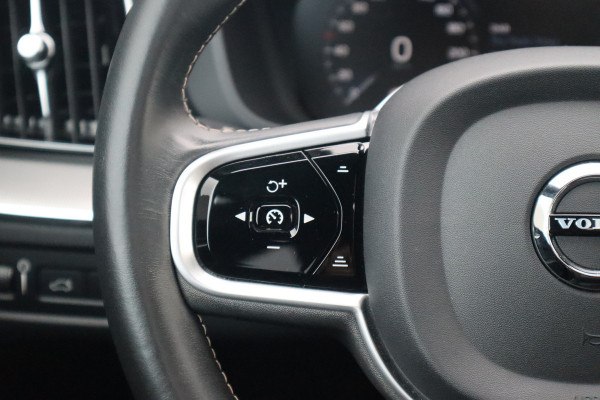 Volvo XC60 2.0 Recharge T6 AWD R-Design Panorama dak / Head-Up / Harman Kardon / 360 camera / Adaptieve cruise /
