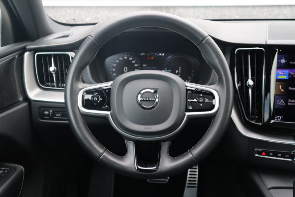 Volvo XC60 2.0 Recharge T6 AWD R-Design Panorama dak / Head-Up / Harman Kardon / 360 camera / Adaptieve cruise /