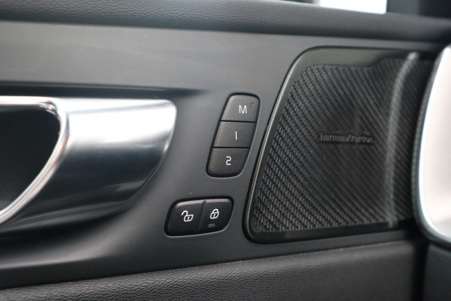 Volvo XC60 2.0 Recharge T6 AWD R-Design Panorama dak / Head-Up / Harman Kardon / 360 camera / Adaptieve cruise /