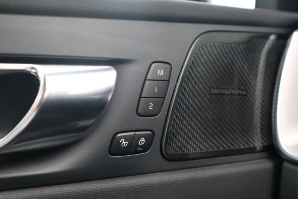 Volvo XC60 2.0 Recharge T6 AWD R-Design Panorama dak / Head-Up / Harman Kardon / 360 camera / Adaptieve cruise /