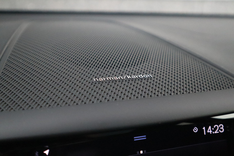 Volvo XC60 2.0 Recharge T6 AWD R-Design Panorama dak / Head-Up / Harman Kardon / 360 camera / Adaptieve cruise /