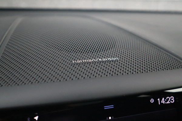 Volvo XC60 2.0 Recharge T6 AWD R-Design Panorama dak / Head-Up / Harman Kardon / 360 camera / Adaptieve cruise /