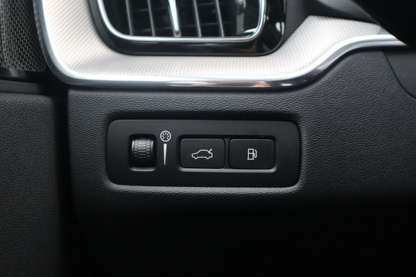 Volvo XC60 2.0 Recharge T6 AWD R-Design Panorama dak / Head-Up / Harman Kardon / 360 camera / Adaptieve cruise /