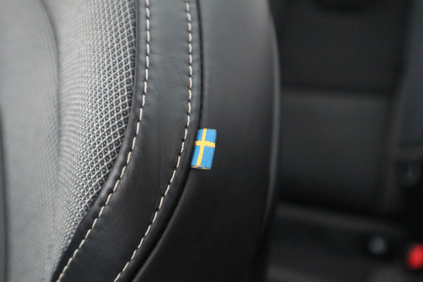 Volvo XC60 2.0 Recharge T6 AWD R-Design Panorama dak / Head-Up / Harman Kardon / 360 camera / Adaptieve cruise /