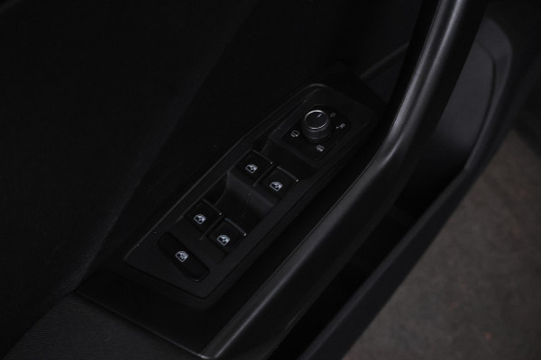 Volkswagen T-Roc 1.5 TSI Style 150PK, Automaat, Apple carplay, Climate,