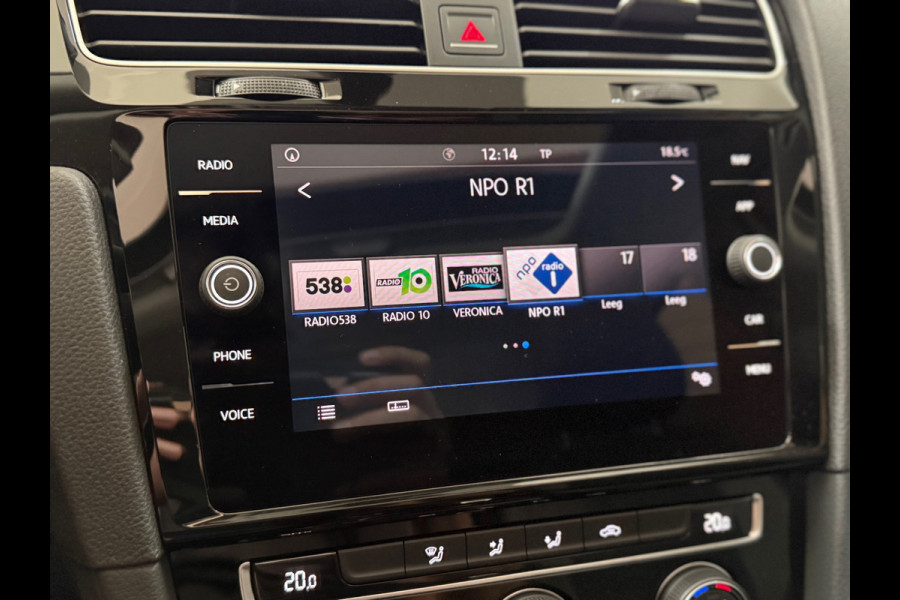 Volkswagen Golf 1.5 TSI Highline PANO/NAVI/CAMERA/LED/SPORTSTOELEN/CLIMATE/PARELMOER !