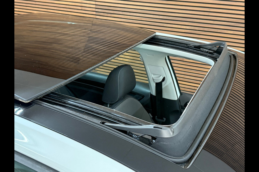 Volkswagen Golf 1.5 TSI Highline PANO/NAVI/CAMERA/LED/SPORTSTOELEN/CLIMATE/PARELMOER !