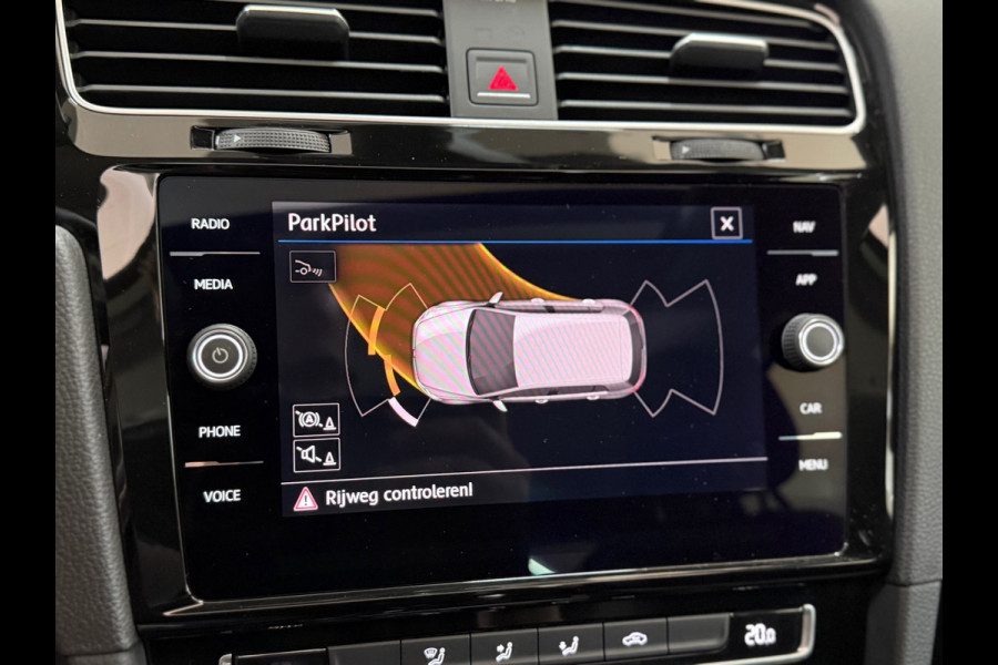 Volkswagen Golf 1.5 TSI Highline PANO/NAVI/CAMERA/LED/SPORTSTOELEN/CLIMATE/PARELMOER !