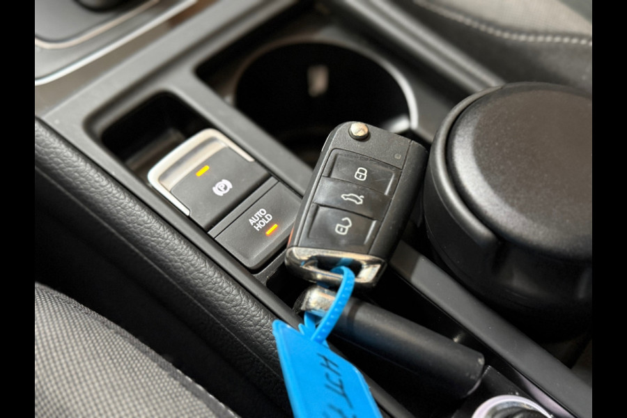 Volkswagen Golf 1.5 TSI Highline PANO/NAVI/CAMERA/LED/SPORTSTOELEN/CLIMATE/PARELMOER !