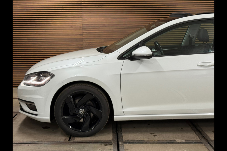 Volkswagen Golf 1.5 TSI Highline PANO/NAVI/CAMERA/LED/SPORTSTOELEN/CLIMATE/PARELMOER !