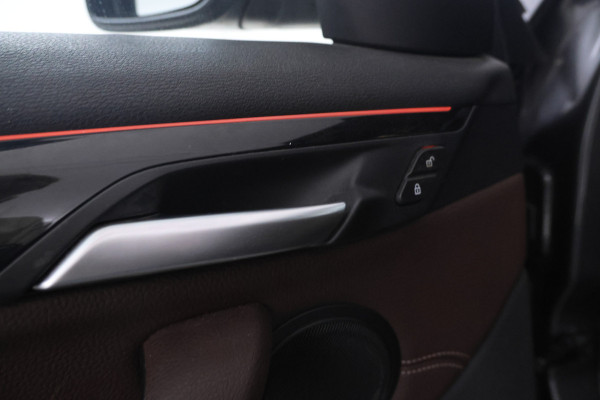 BMW X1 sDrive18d Automaat, Volleder, Navigatie