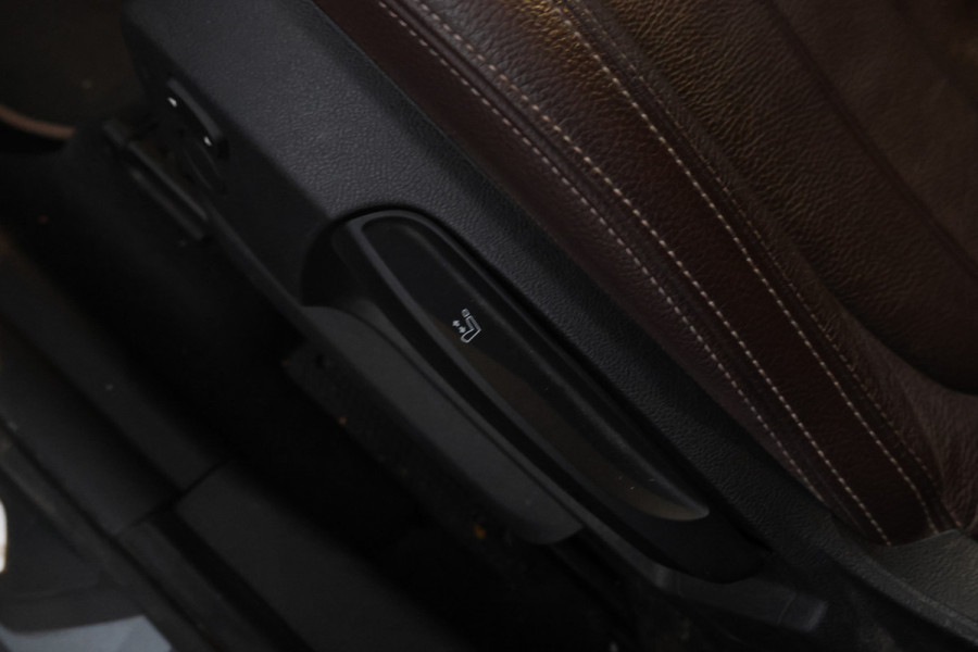 BMW X1 sDrive18d Automaat, Volleder, Navigatie