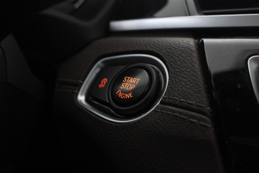 BMW X1 sDrive18d Automaat, Volleder, Navigatie