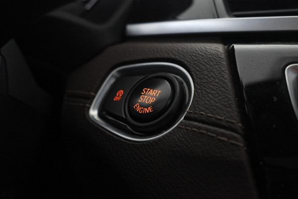 BMW X1 sDrive18d Automaat, Volleder, Navigatie