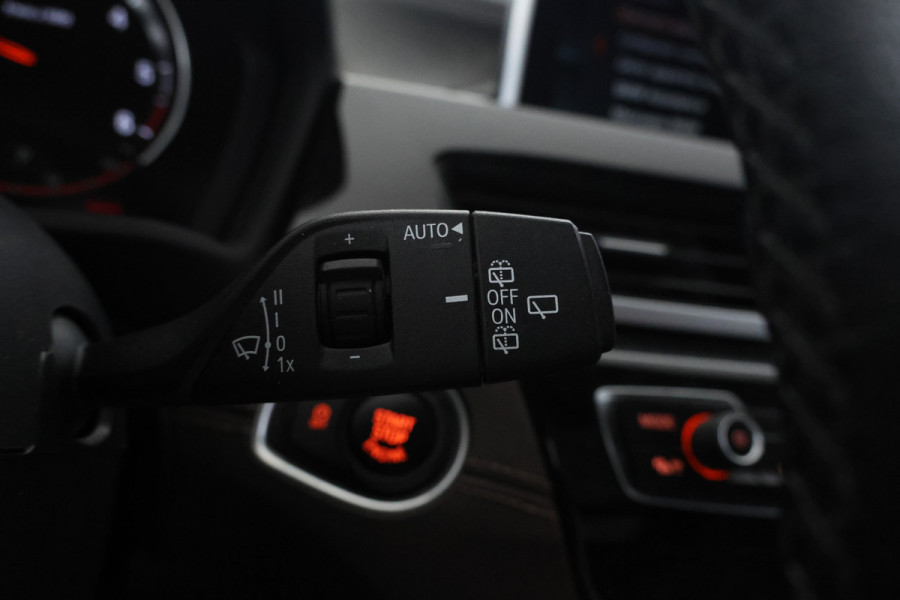 BMW X1 sDrive18d Automaat, Volleder, Navigatie