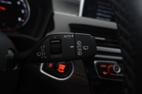 BMW X1 sDrive18d Automaat, Volleder, Navigatie