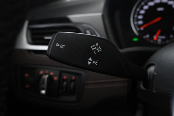 BMW X1 sDrive18d Automaat, Volleder, Navigatie