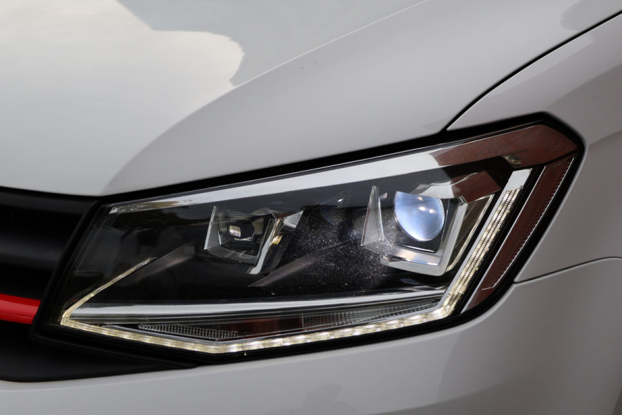 Volkswagen Caddy 2.0 TDI L2H1 Maxi | Bi-Xenon | Navigatie | PDC | Trekhaak | Airco | Cruise control | Nieuwe APK | Dealer onderhouden