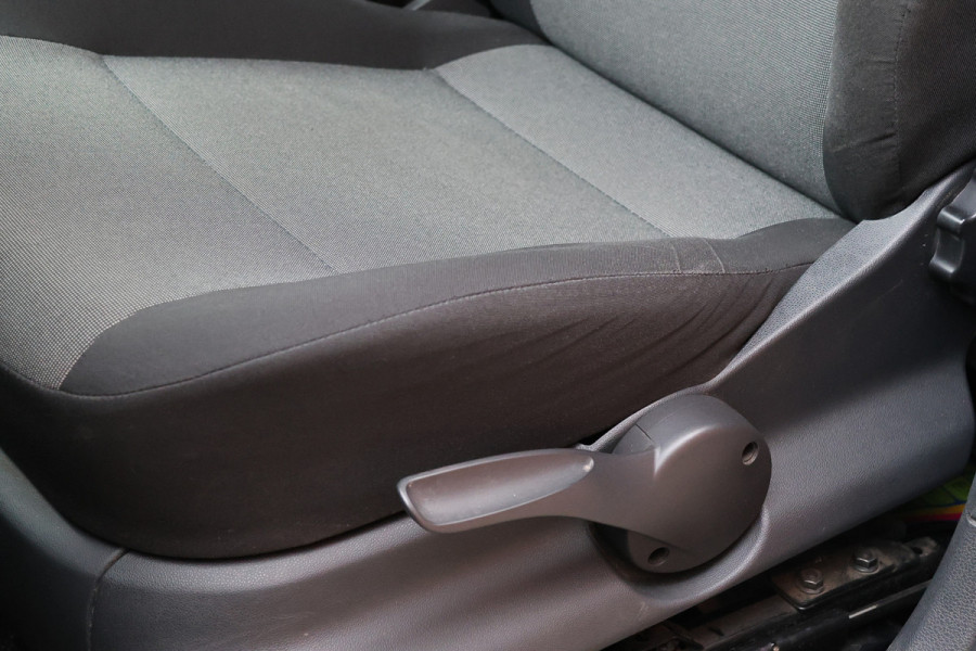 Volkswagen Caddy 2.0 TDI L2H1 Maxi | Bi-Xenon | Navigatie | PDC | Trekhaak | Airco | Cruise control | Nieuwe APK | Dealer onderhouden